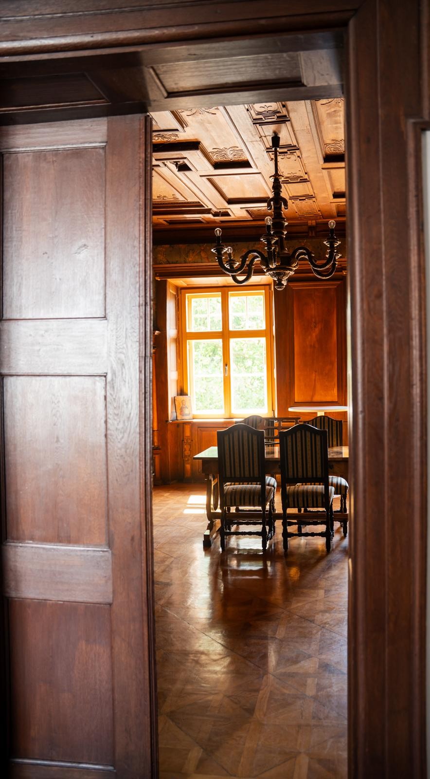 Femme Royale — Grand Yoga Retreat